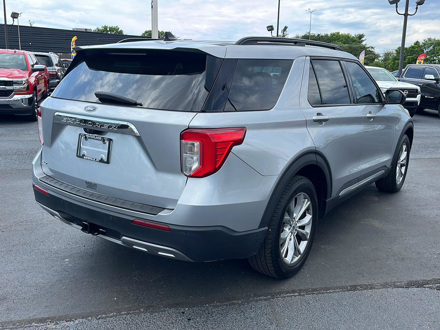 Used 2021 Ford Explorer XLT w/ Equipment Group 202A AWD/4WD image 5