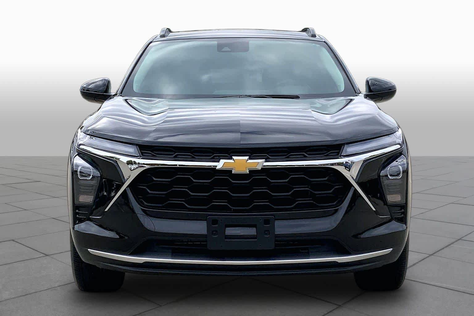 Used 2024 Chevrolet Trax LT w/ Sunroof Package FWD image 4