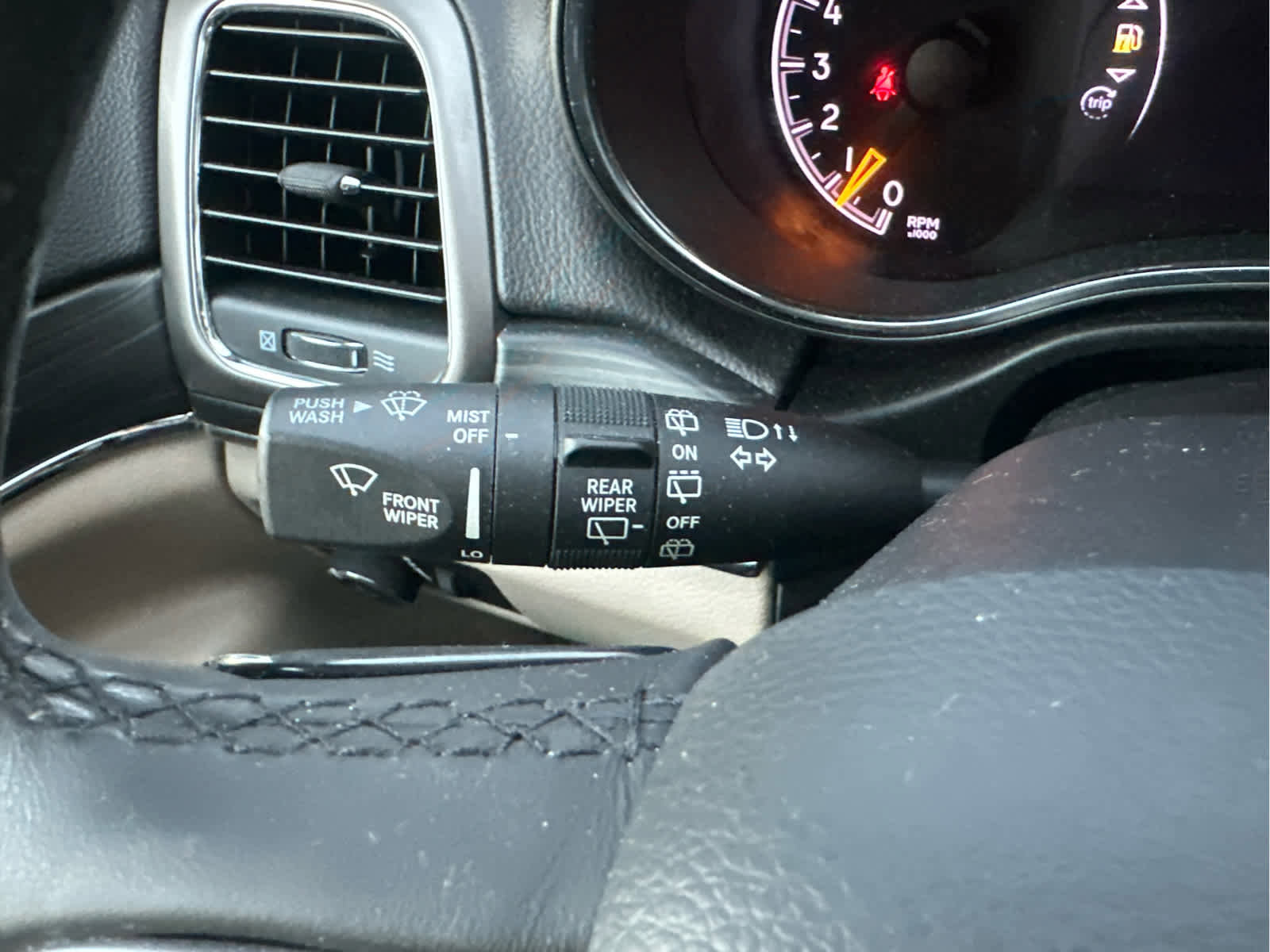 Used 2019 Jeep Grand Cherokee Limited w/ Trailer Tow Group IV image 29