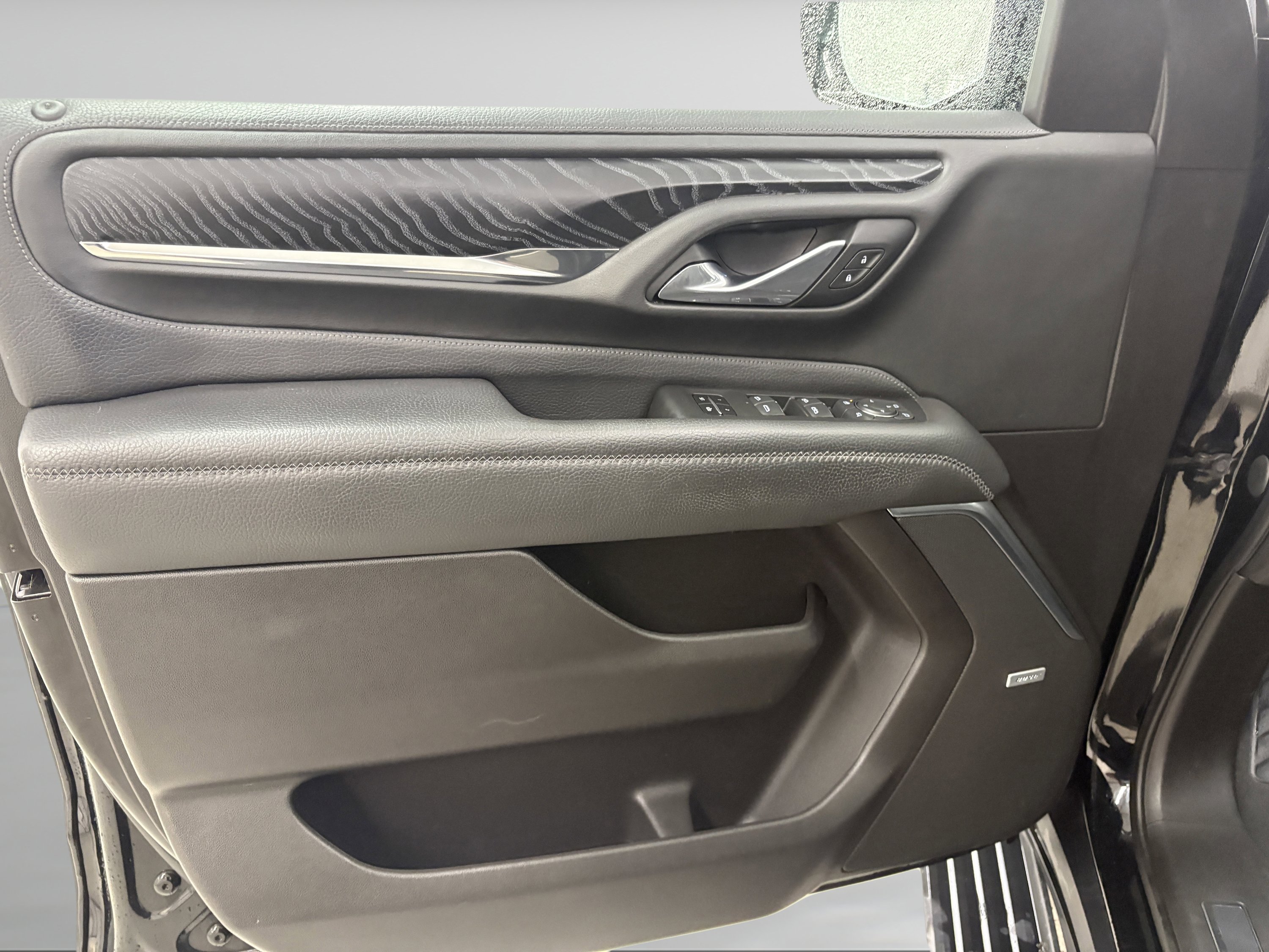 Used 2021 GMC Yukon XL Denali w/ Denali Premium Package image 28