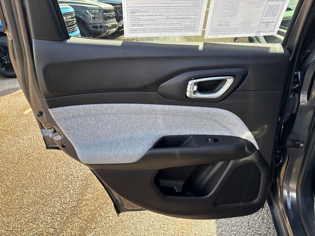 Used 2023 Jeep Compass Latitude video 5