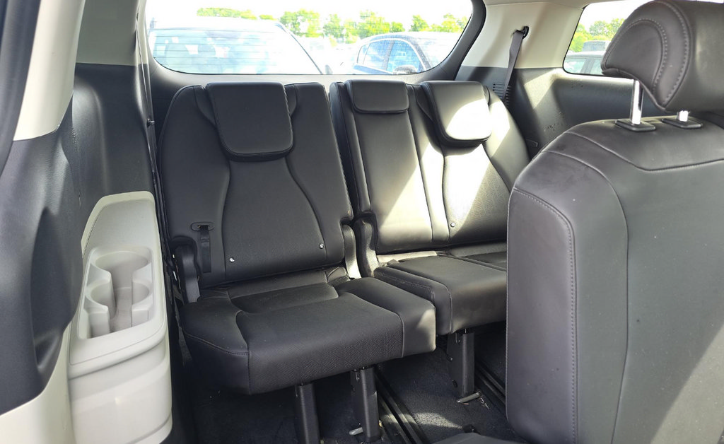 Used 2024 Kia Carnival LX FWD image 16