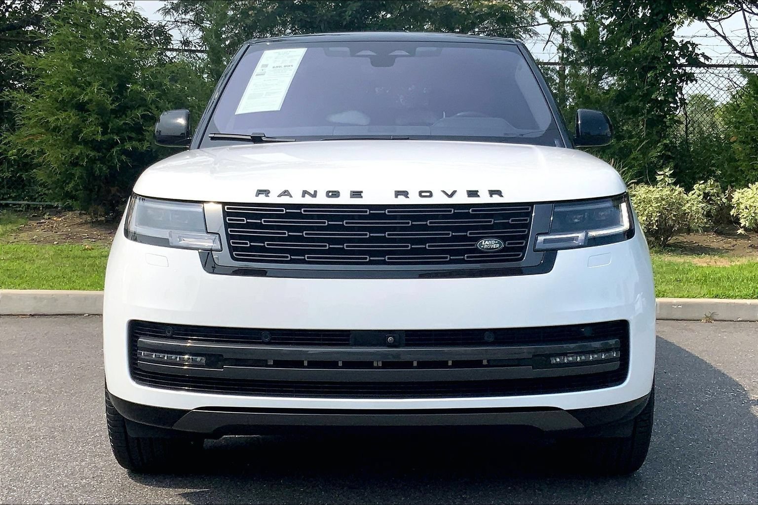 Used 2023 Land Rover Range Rover SE AWD/4WD image 3