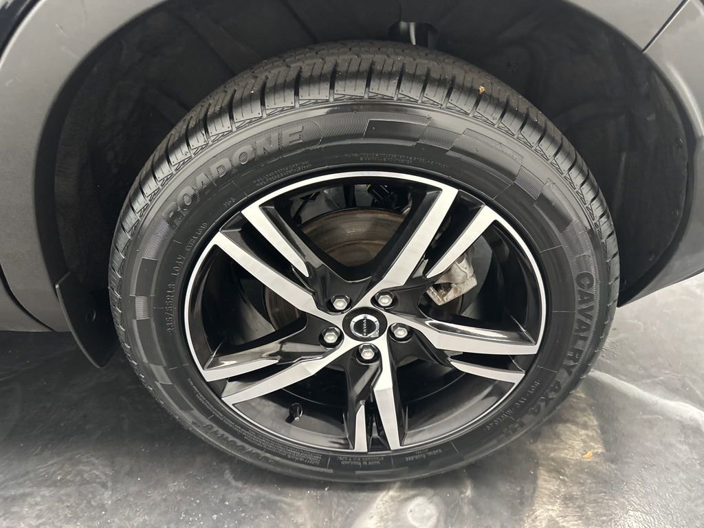 Used 2023 Volvo XC40 B5 Core image 31