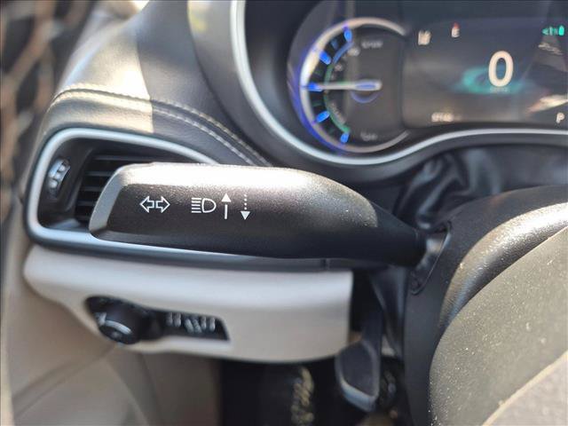 Used 2024 Chrysler Pacifica Limited FWD image 16