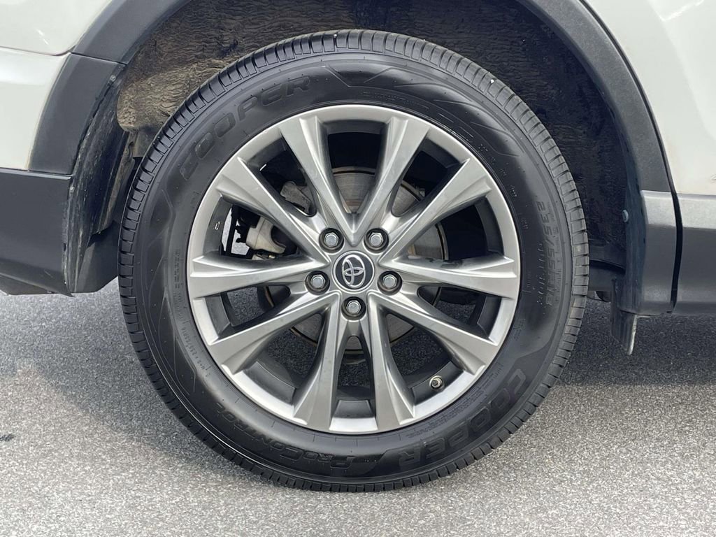 Used 2017 Toyota RAV4 Limited image 31