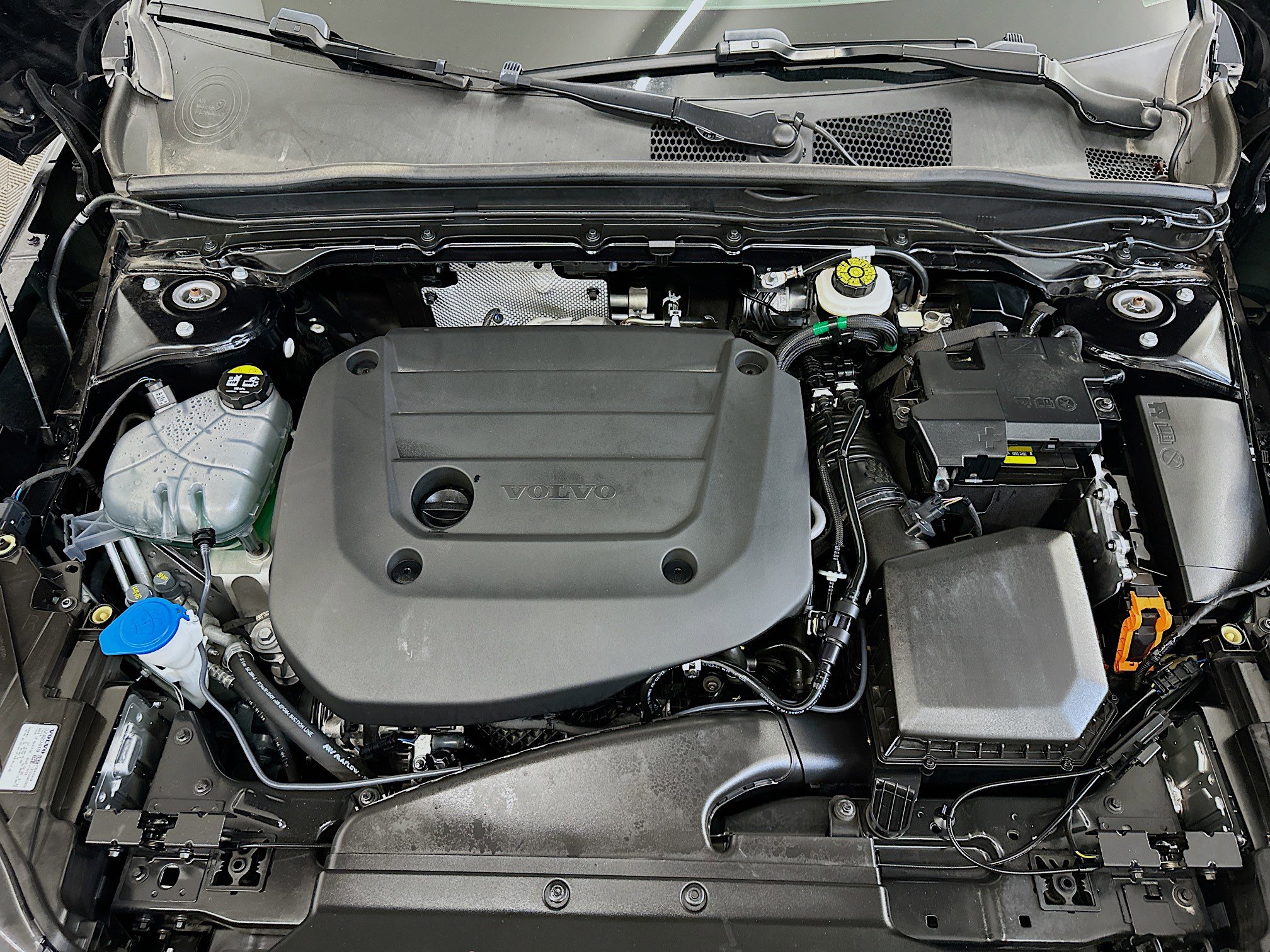 Used 2025 Volvo XC40 B5 Core image 34