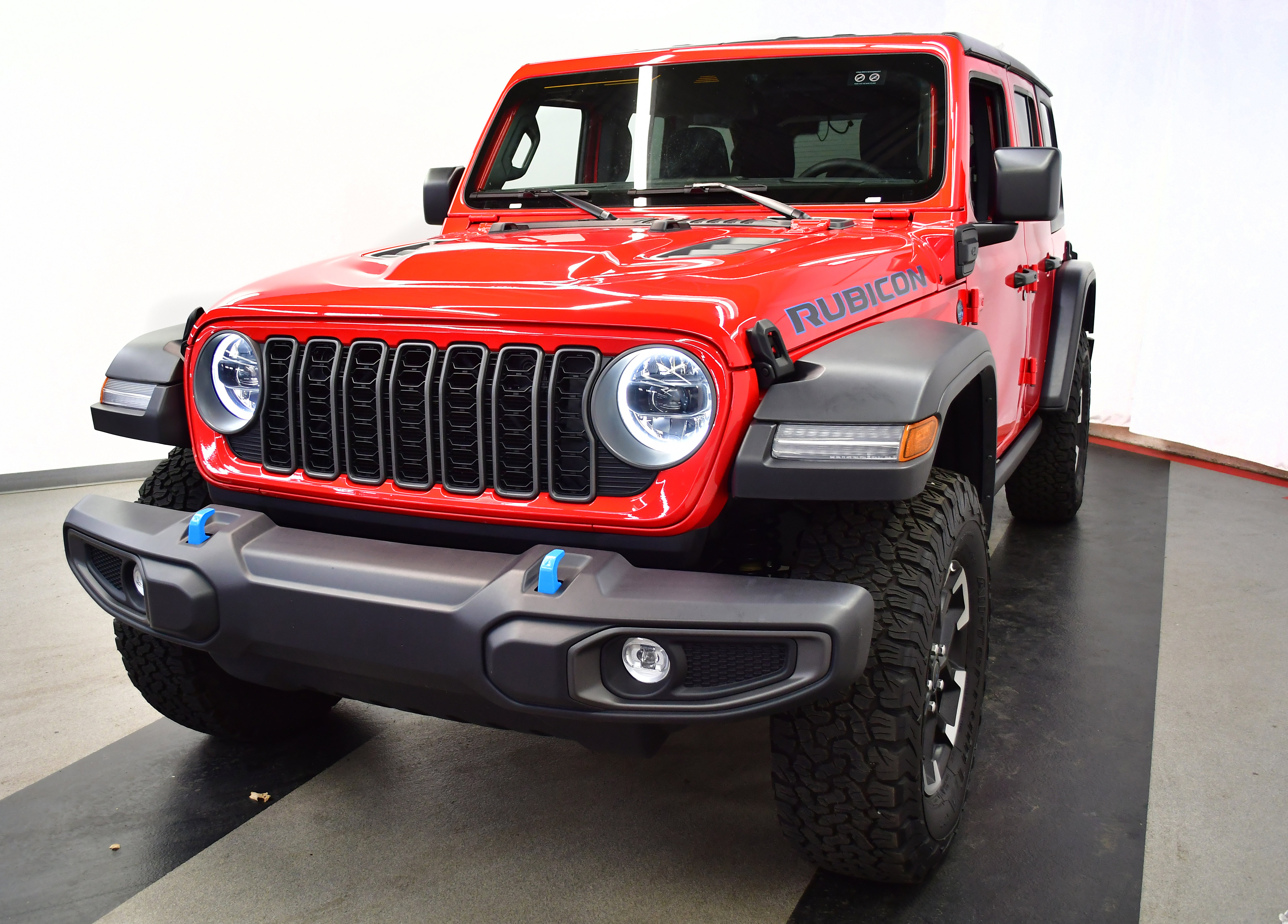 Used 2025 Jeep Wrangler Unlimited Rubicon 4xe image 4