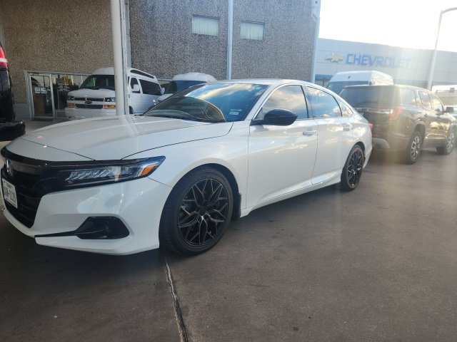 Used 2022 Honda Accord Sport image 2