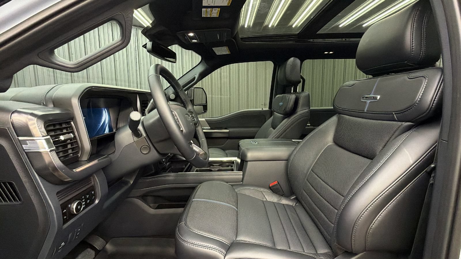 Used 2026 Ford F450 Platinum w/ FX4 Off-Road Package AWD/4WD image 36