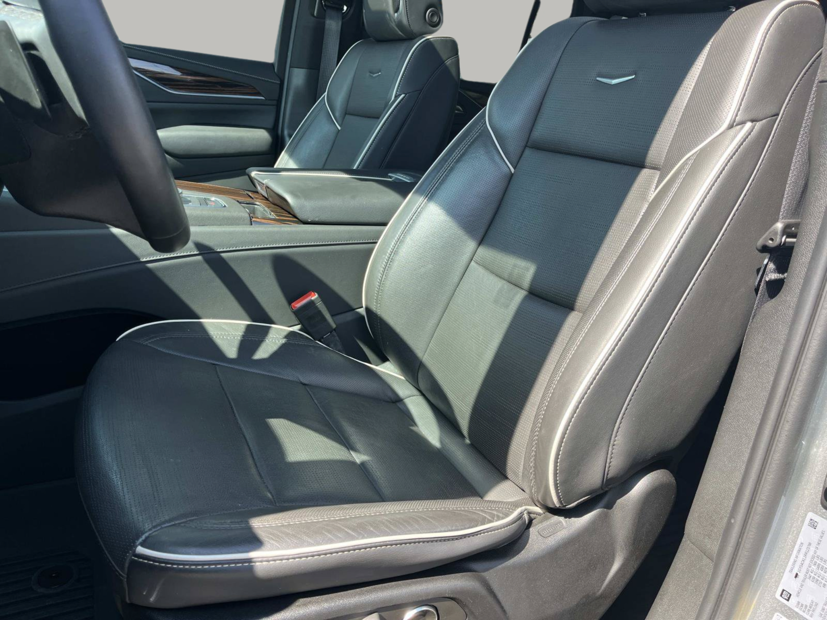 Used 2024 Cadillac Escalade Premium Luxury w/ Performance Package AWD/4WD image 35