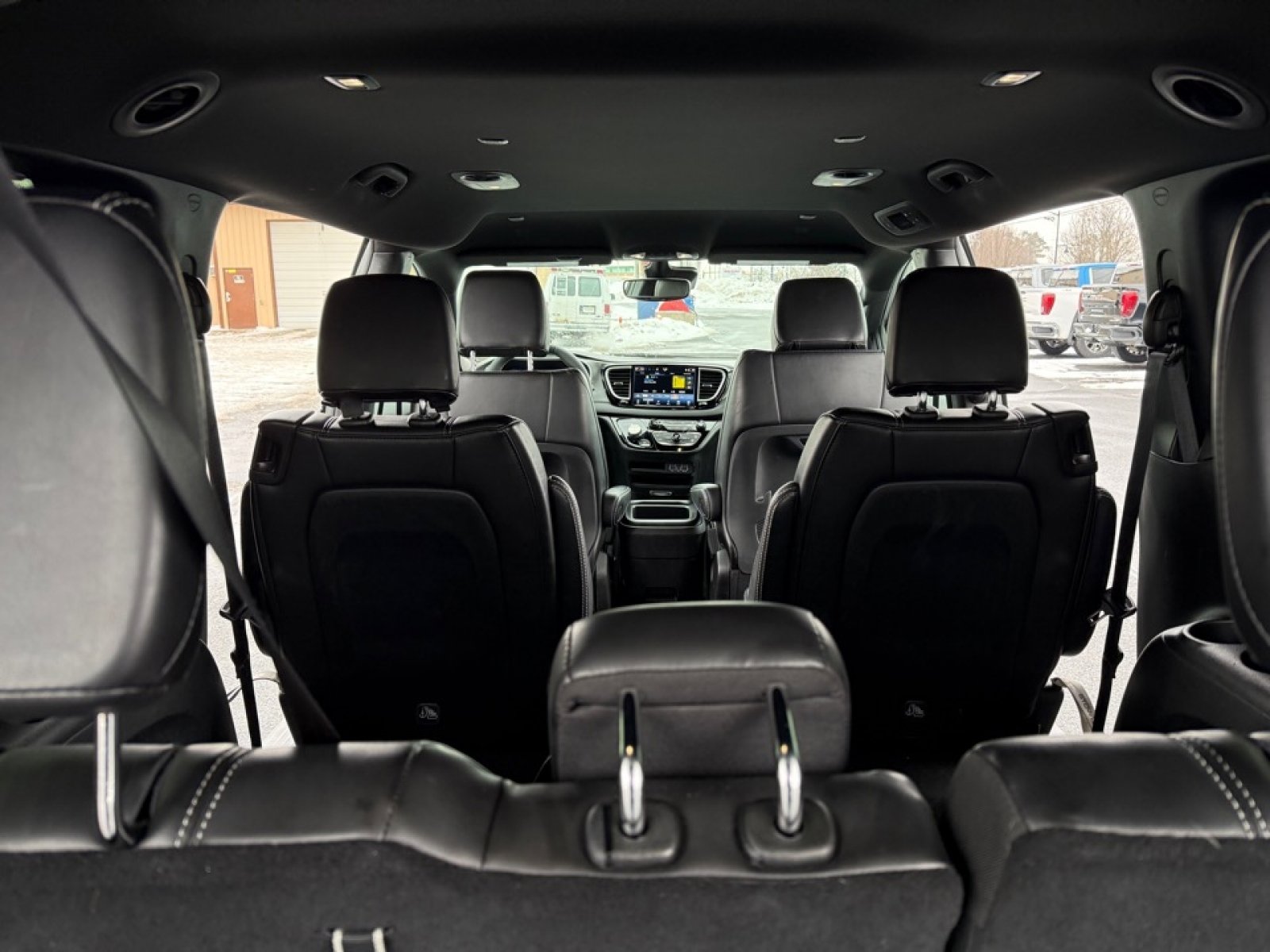 Used 2025 Chrysler Pacifica Select image 16