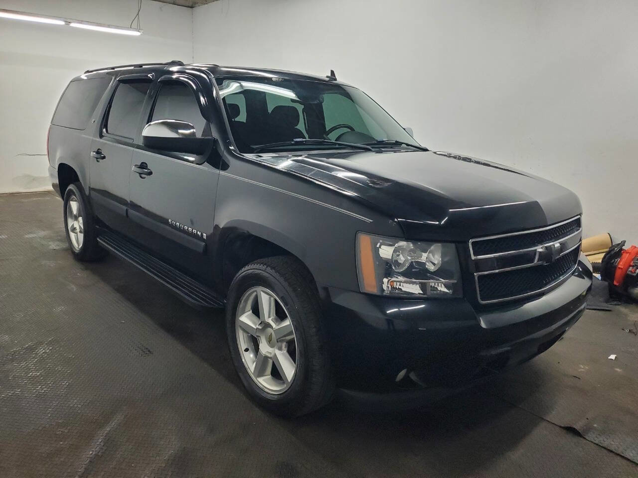 Used 2007 Chevrolet Suburban LT image 3
