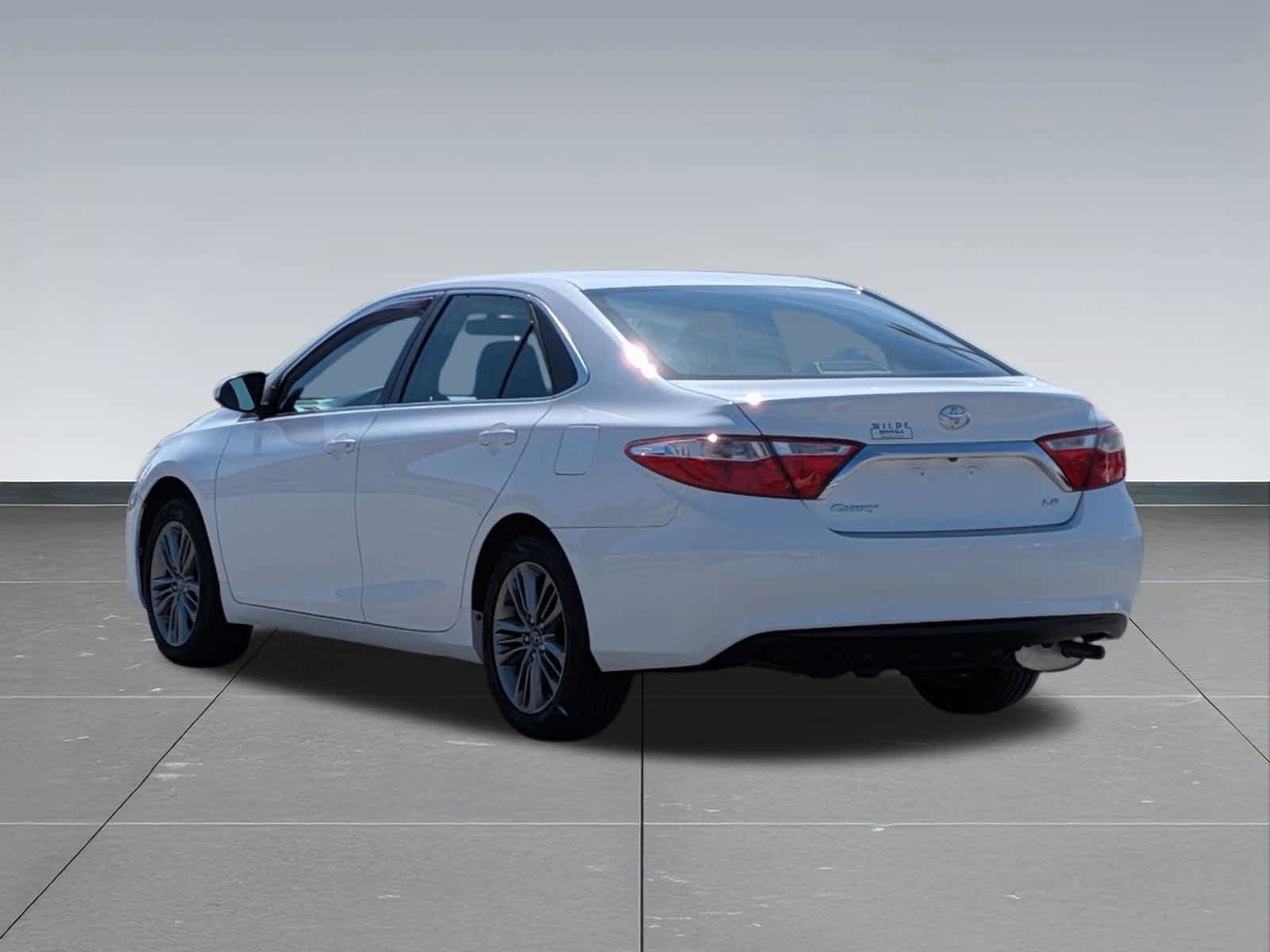 Used 2015 Toyota Camry LE FWD image 3