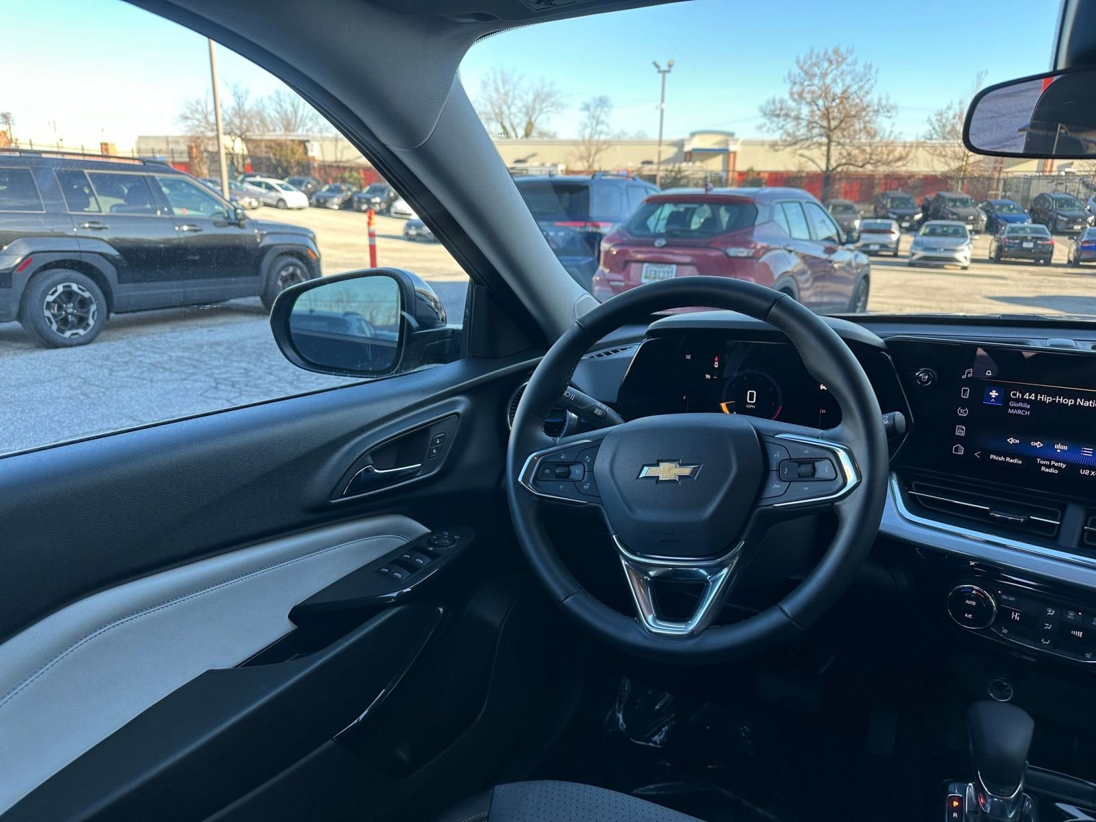 Used 2025 Chevrolet Trax LT w/ LT Convenience Package image 32