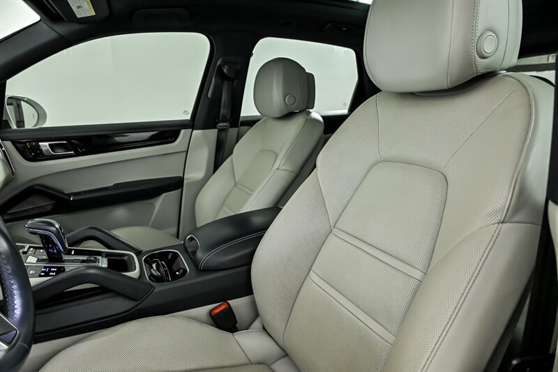 Used 2020 Porsche Cayenne S AWD/4WD image 18