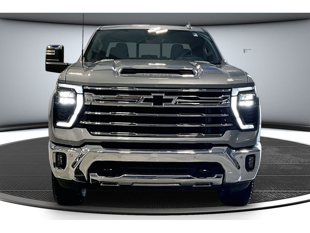 Used 2026 Chevrolet Silverado 2500 LTZ w/ LTZ Convenience Package AWD/4WD image 4