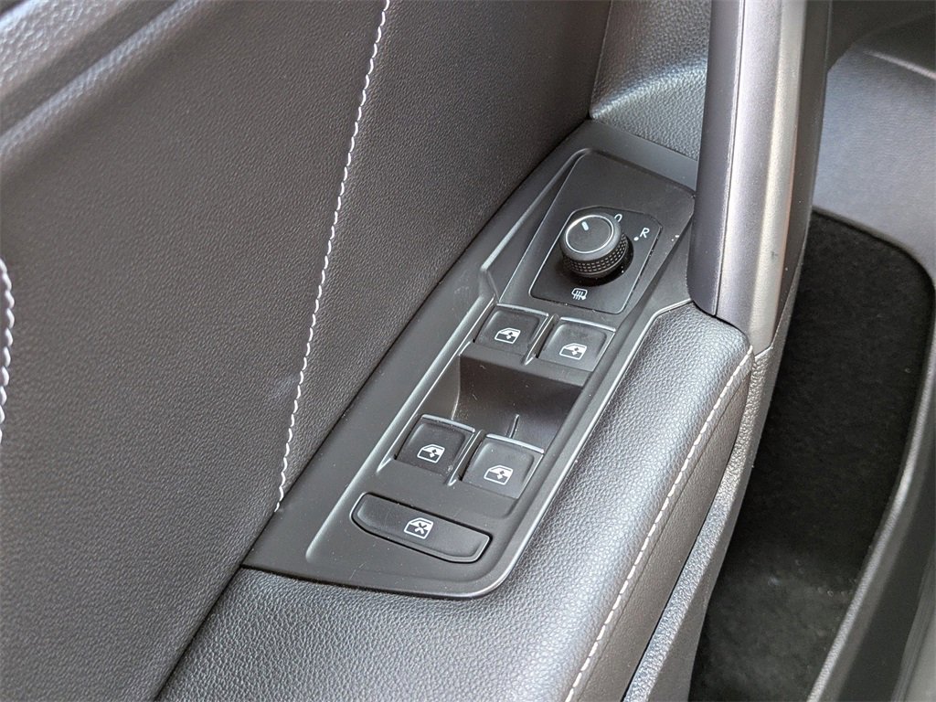 Used 2022 Volkswagen Tiguan SE image 25