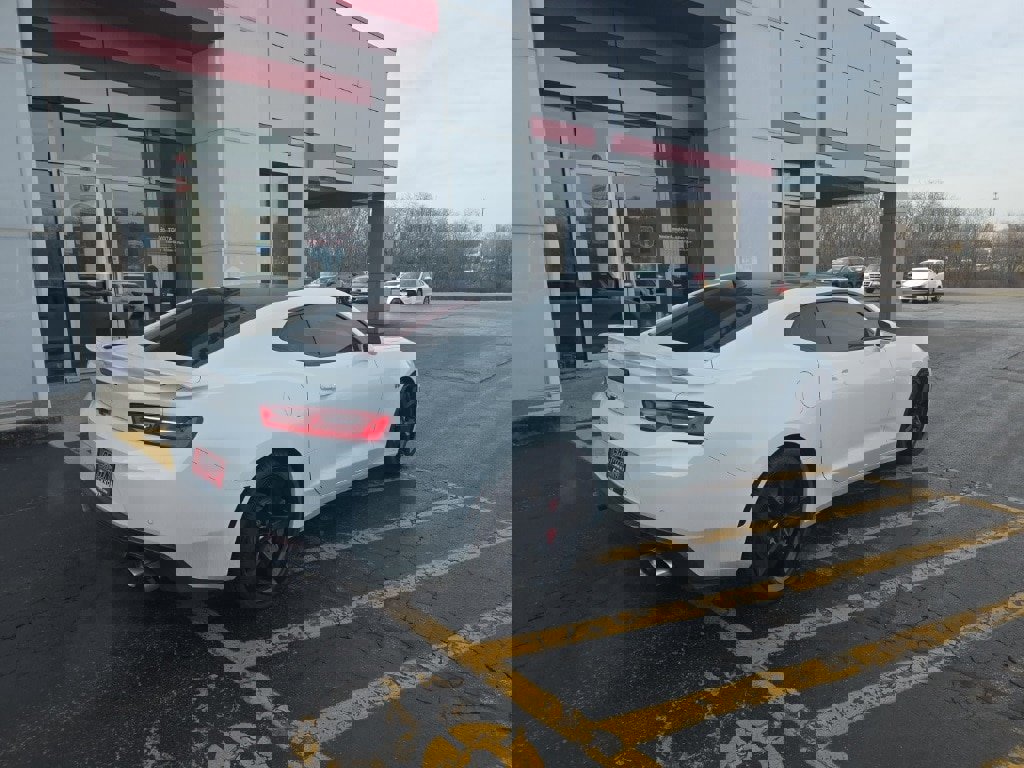 Used 2016 Chevrolet Camaro SS image 3