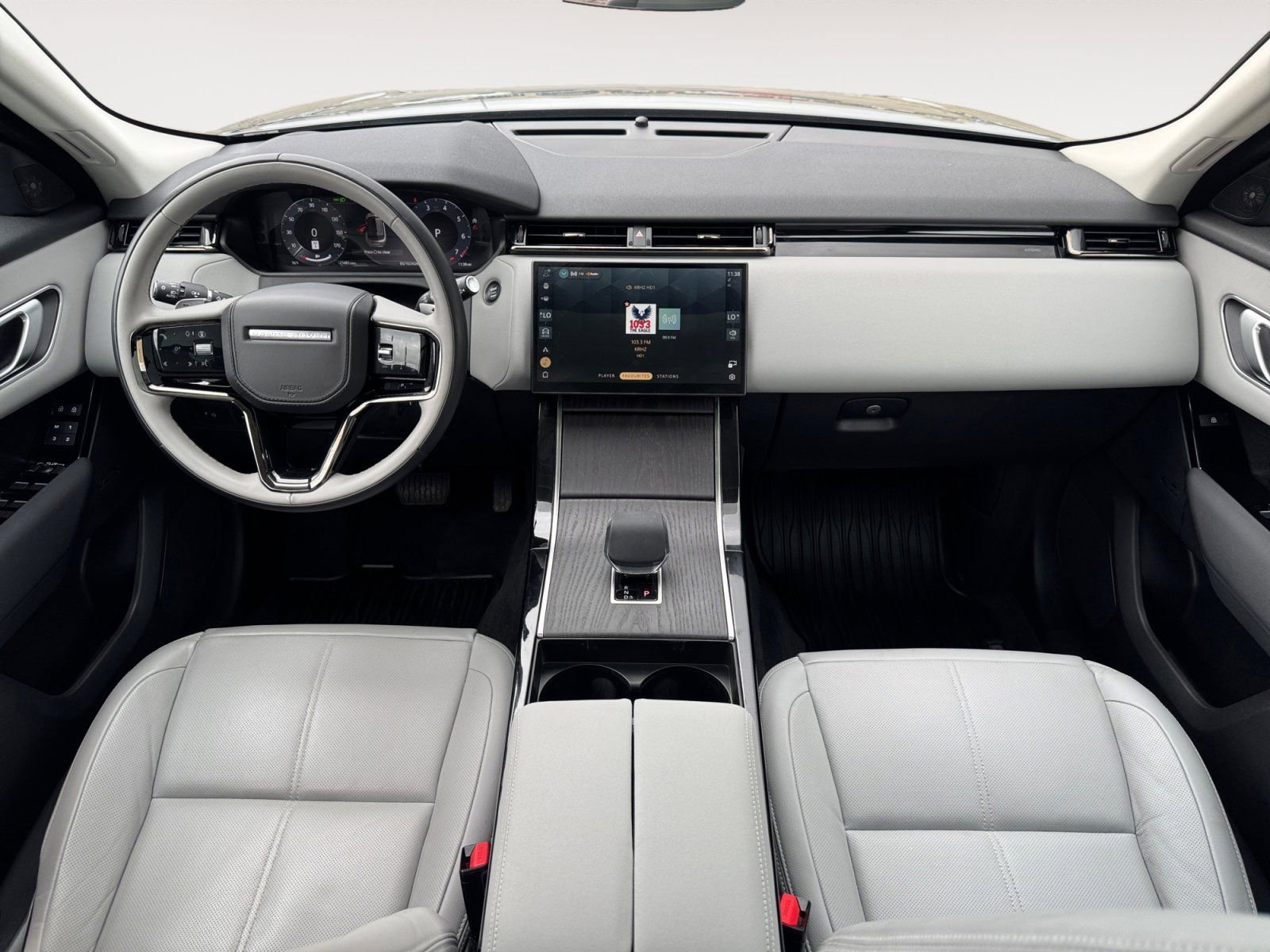 Used 2025 Land Rover Range Rover Velar S image 10