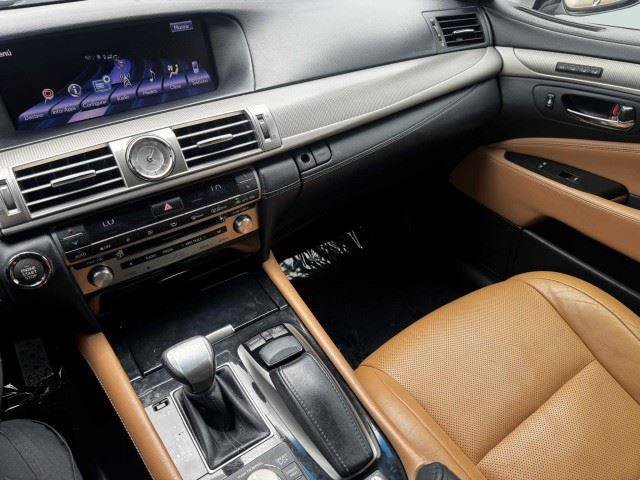 Used 2014 Lexus LS 460 w/ F Sport Package RWD image 30