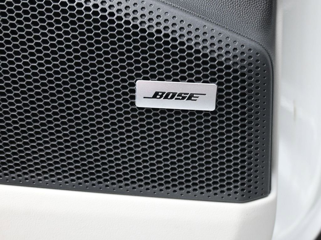 Certified 2025 Porsche Macan Electric image 25