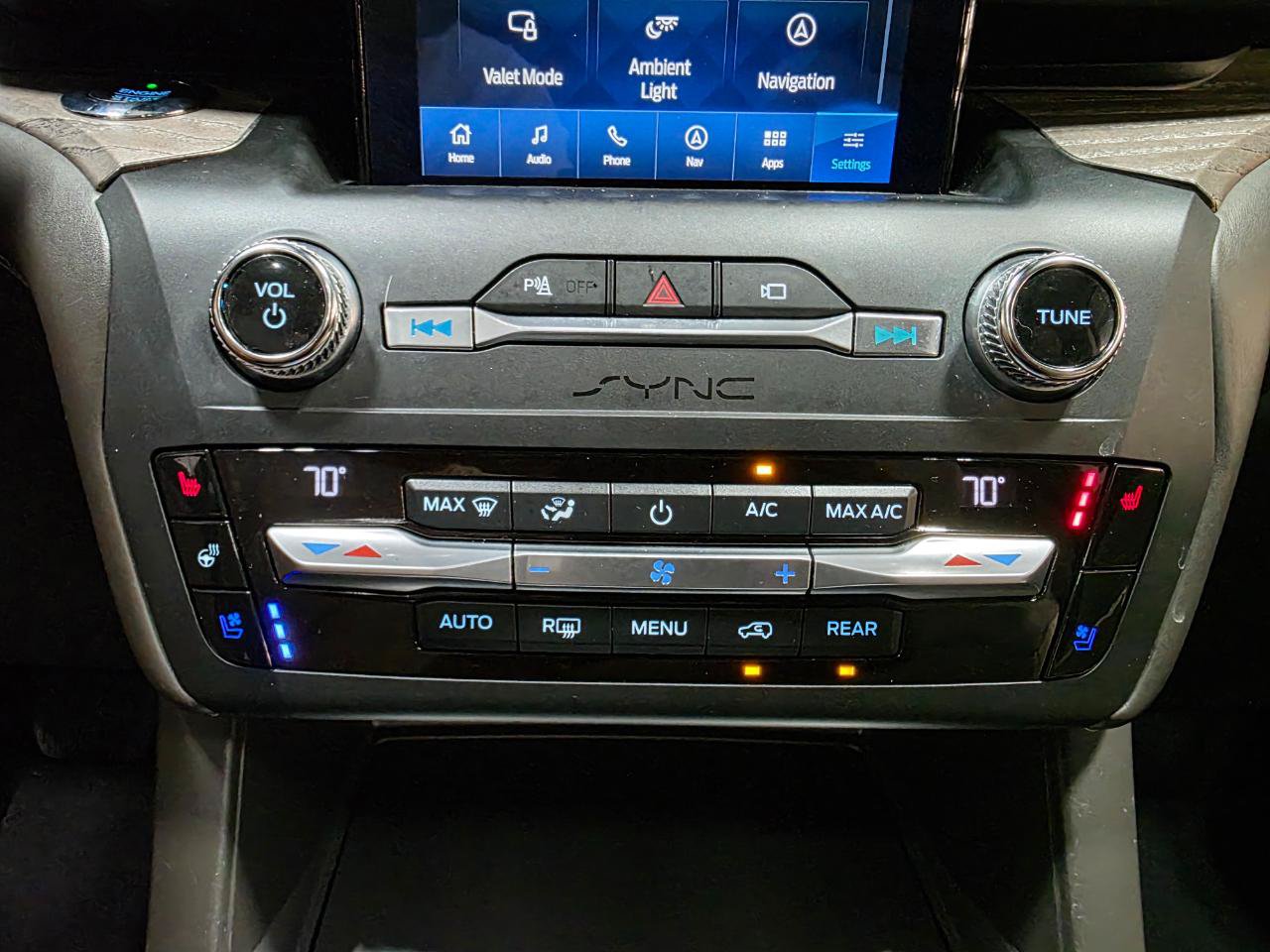 Used 2020 Ford Explorer Platinum w/ Premium Technology Package AWD/4WD image 40
