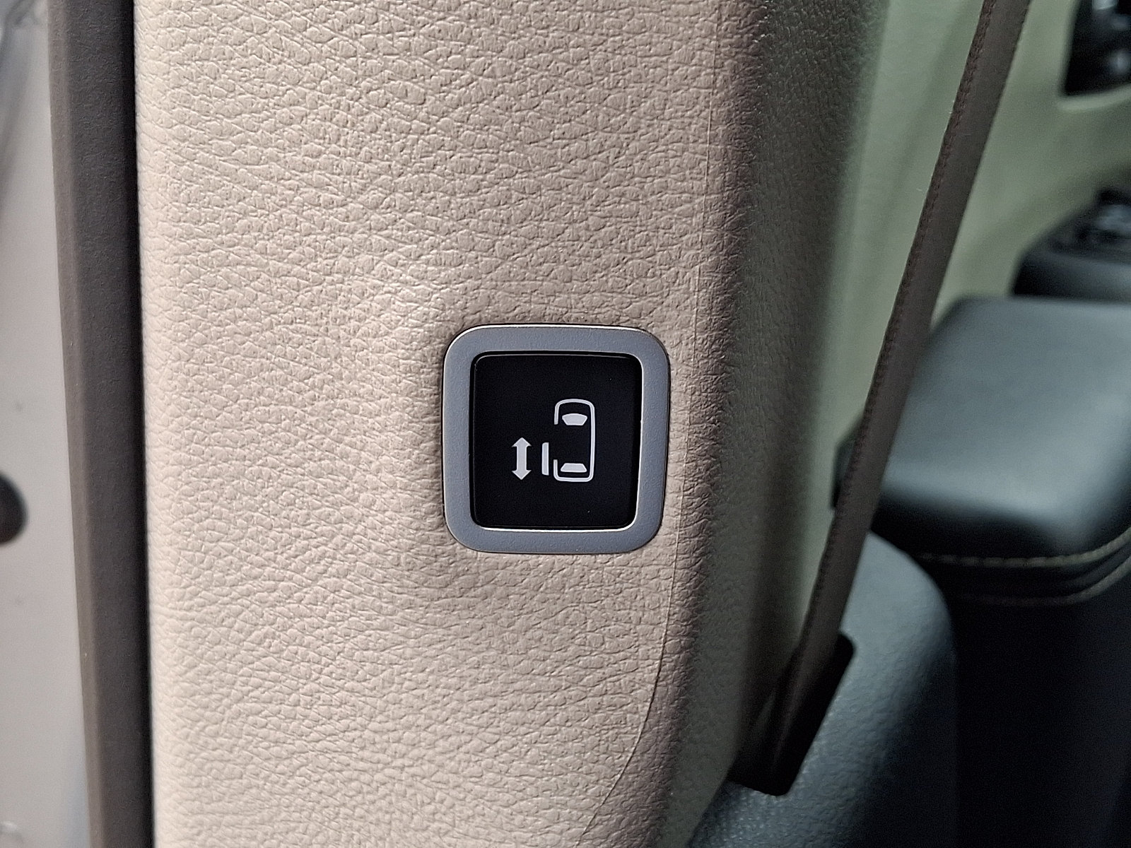 Used 2024 Chrysler Pacifica Touring-L FWD image 15