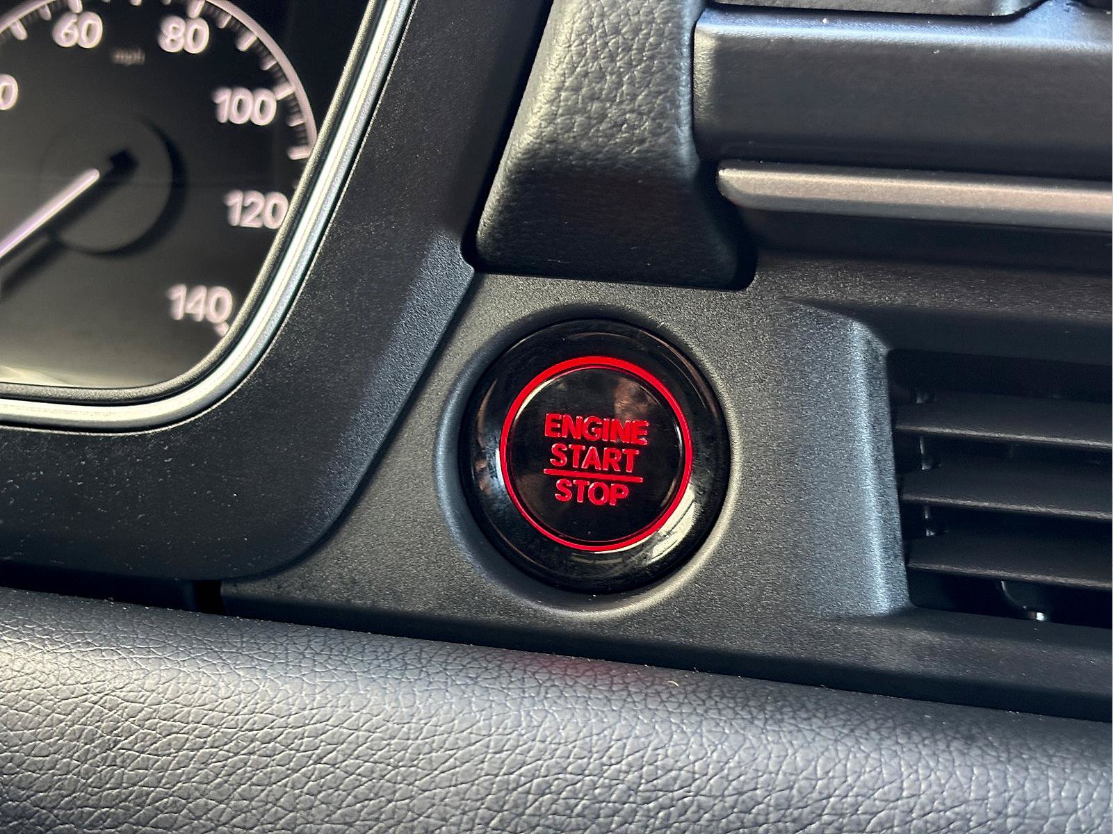 Certified 2025 Honda Pilot Sport image 18