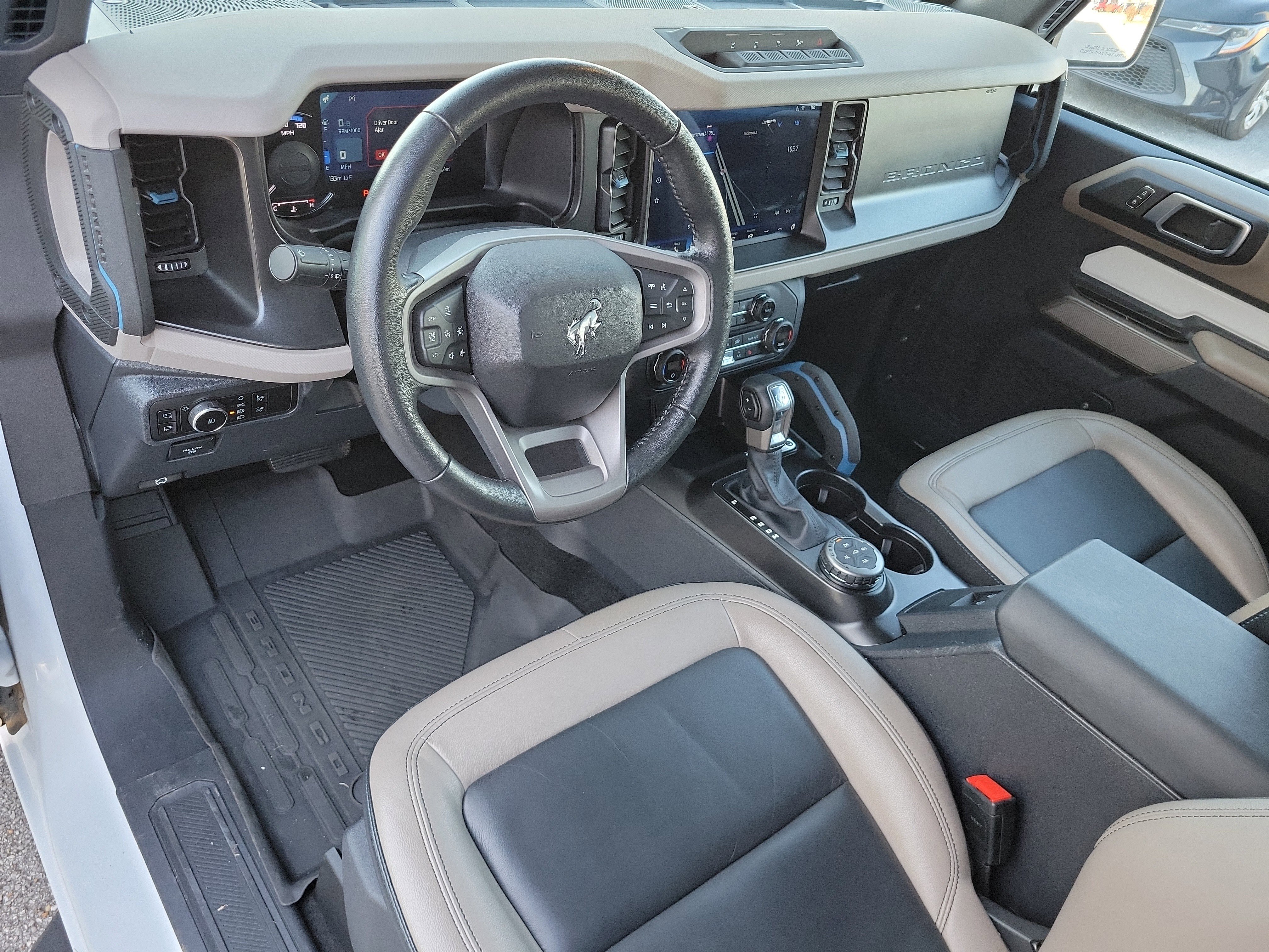 Used 2023 Ford Bronco Wildtrak image 8