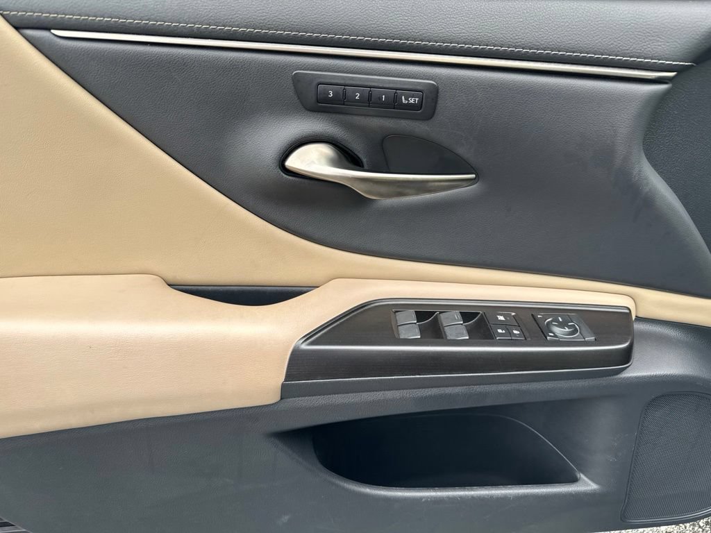 Used 2019 Lexus ES 350 w/ Premium Package FWD image 17