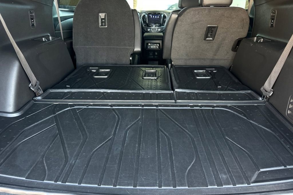 Used 2022 Chevrolet Traverse RS FWD image 17