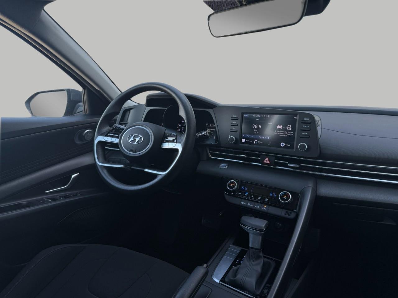 Used 2023 Hyundai Elantra SEL w/ Cargo Package image 28