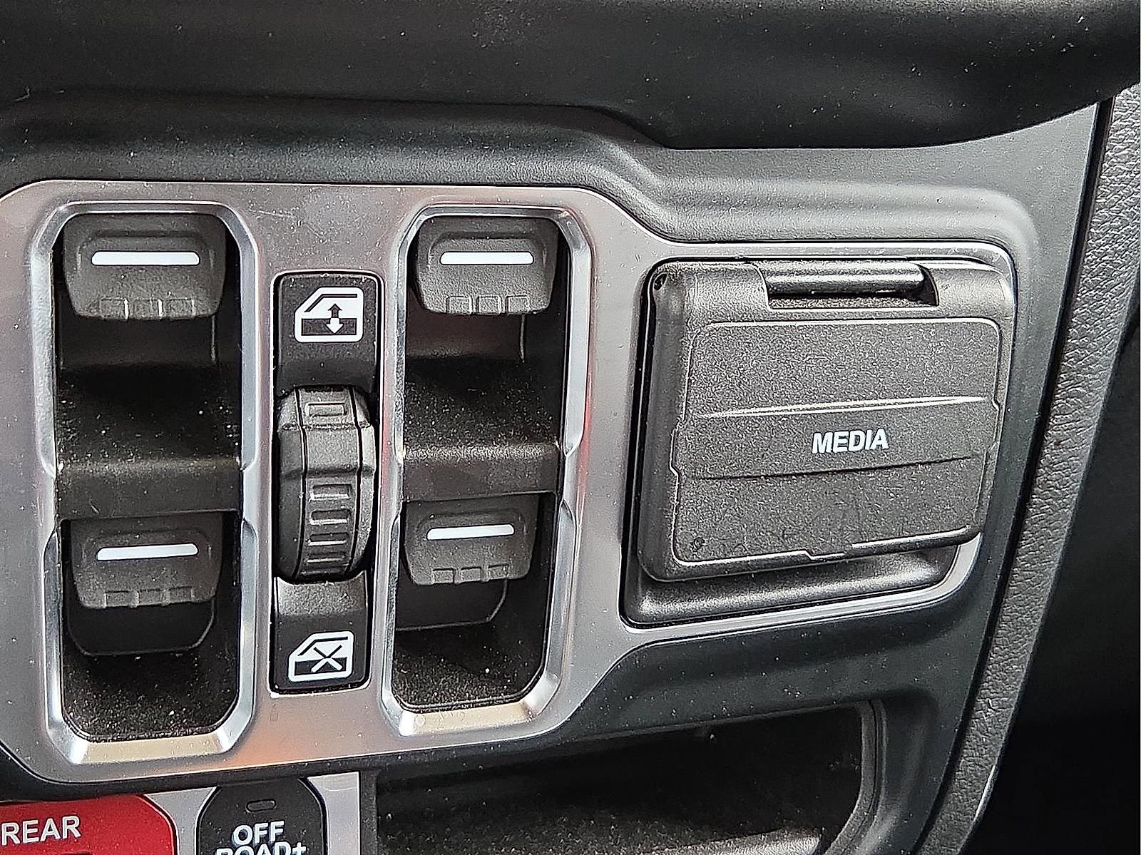 Used 2023 Jeep Gladiator Rubicon w/ LED Lighting Group image 17