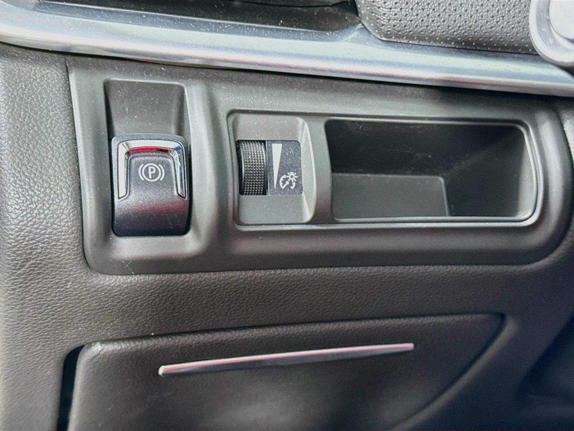 Used 2013 Cadillac XTS Luxury w/ Driver Awareness Package FWD image 10