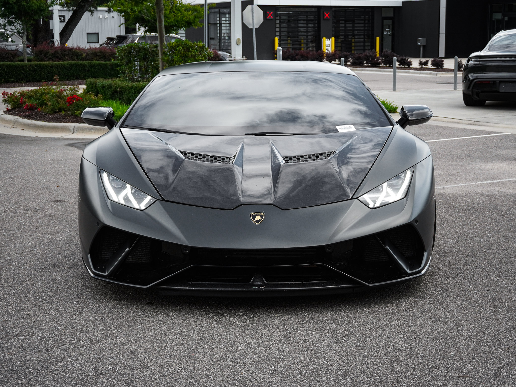 Used 2018 Lamborghini Huracan Performante AWD/4WD image 3