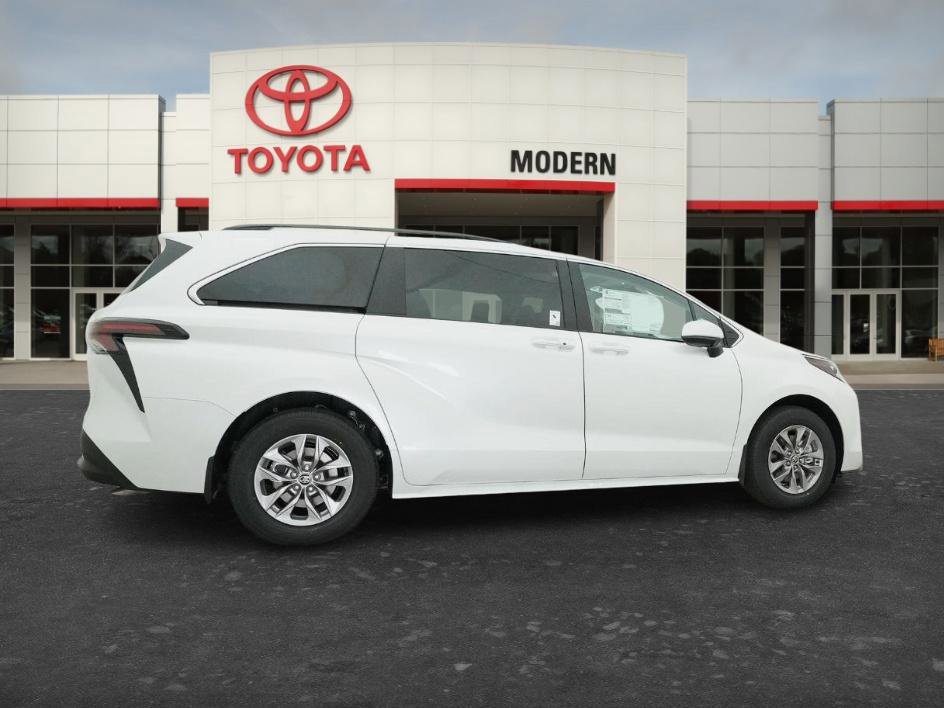 New 2026 Toyota Sienna XLE FWD image 16