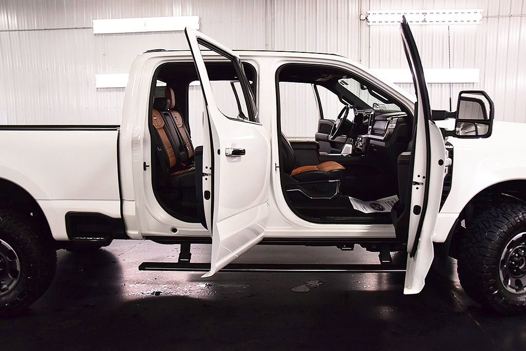 Used 2024 Ford F350 Platinum w/ Tremor Off-Road Package AWD/4WD image 39