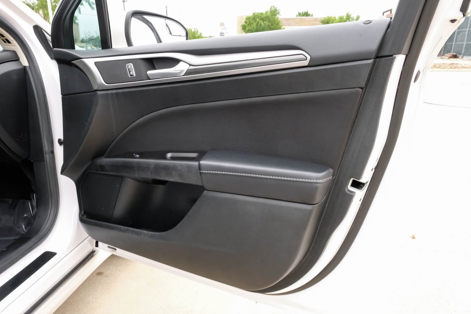 Used 2017 Ford Fusion SE w/ Equipment Group 201A FWD image 49