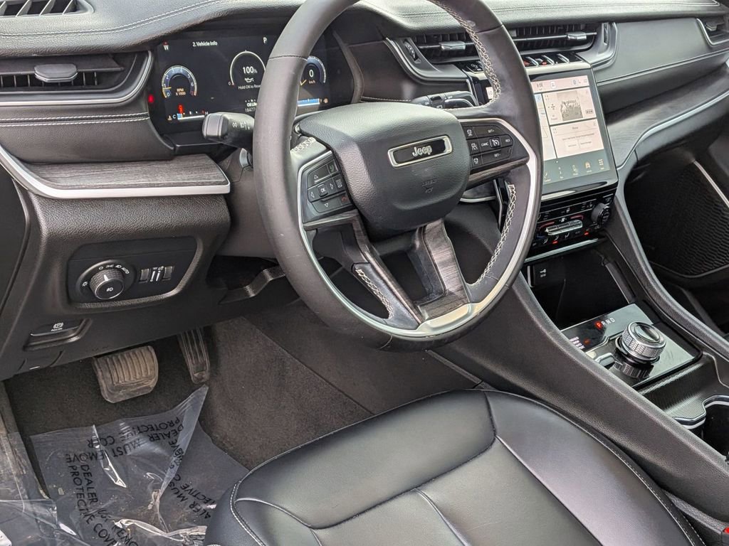 Used 2023 Jeep Grand Cherokee L Limited AWD/4WD image 16