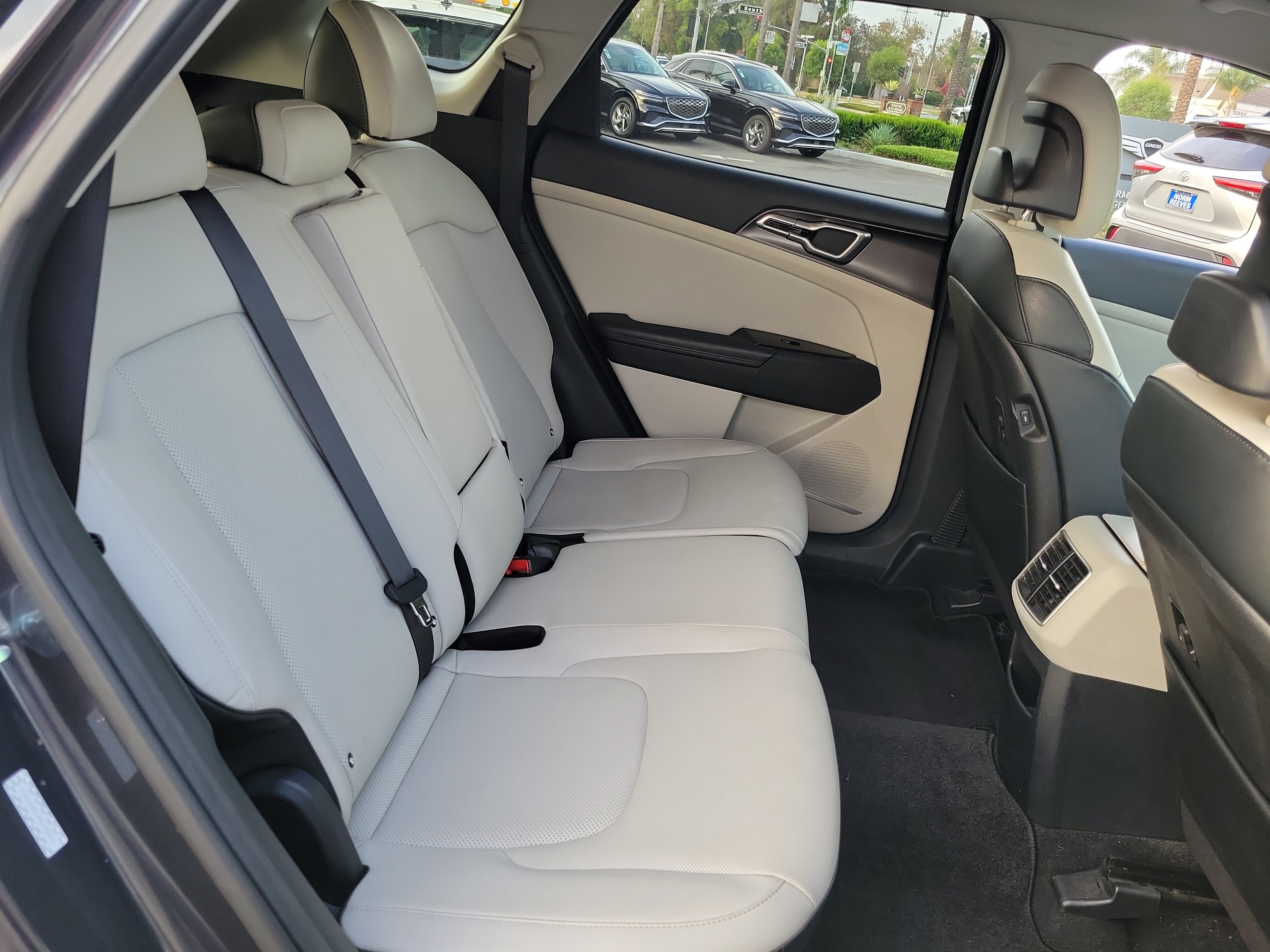 Used 2024 Kia Sportage EX FWD image 23
