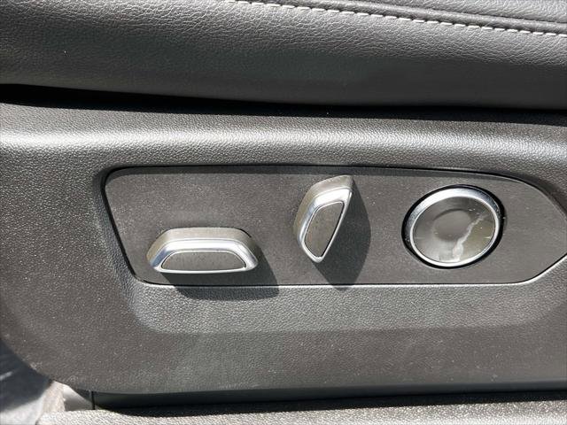 Used 2025 Cadillac Escalade ESV Luxury AWD/4WD image 22
