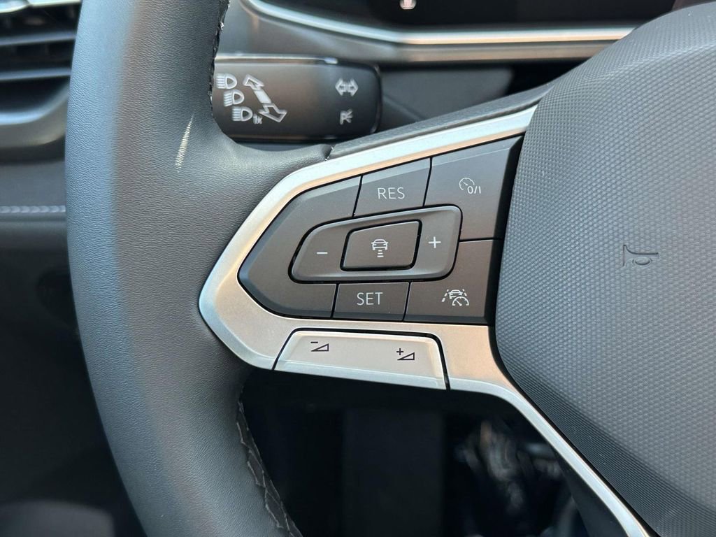 New 2025 Volkswagen Taos SE image 18