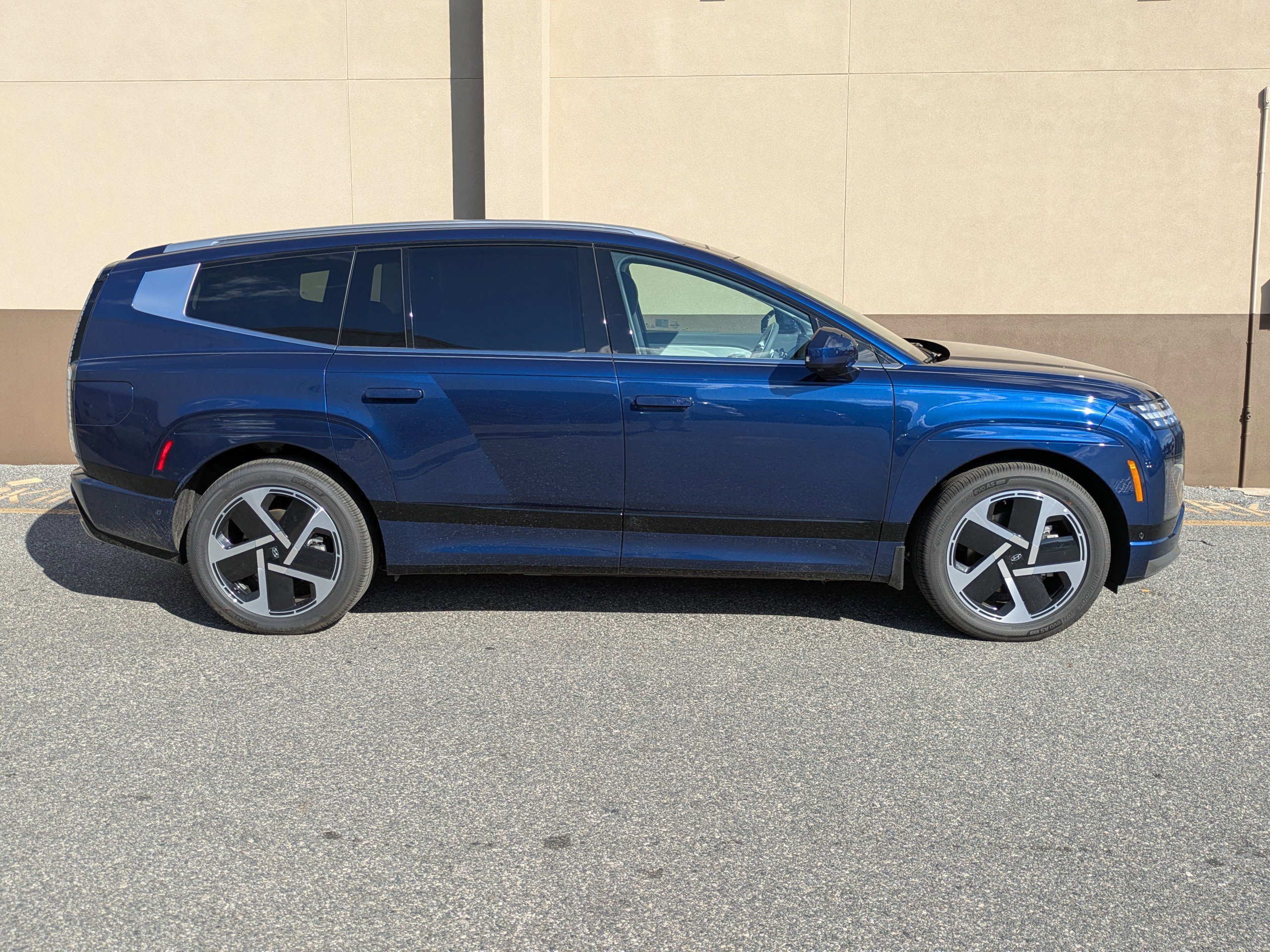 New 2026 Hyundai Ioniq 9 Calligraphy image 3