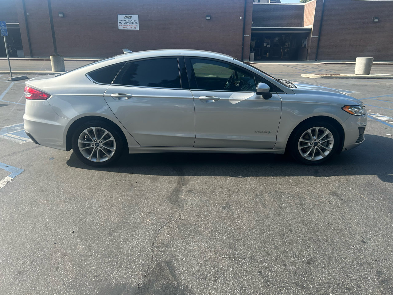 Used 2019 Ford Fusion SE image 4
