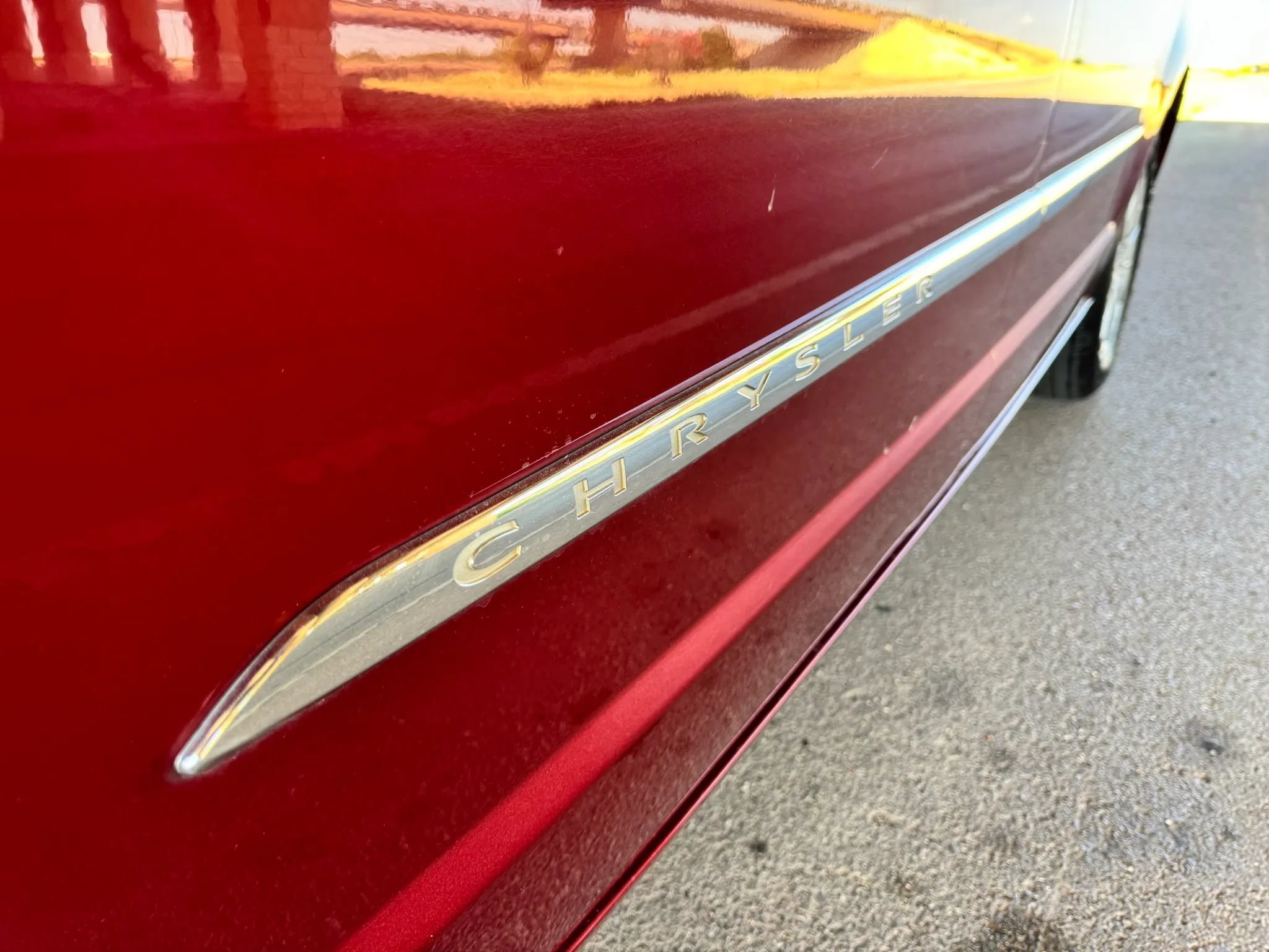 Used 2014 Chrysler Town & Country Touring FWD image 9
