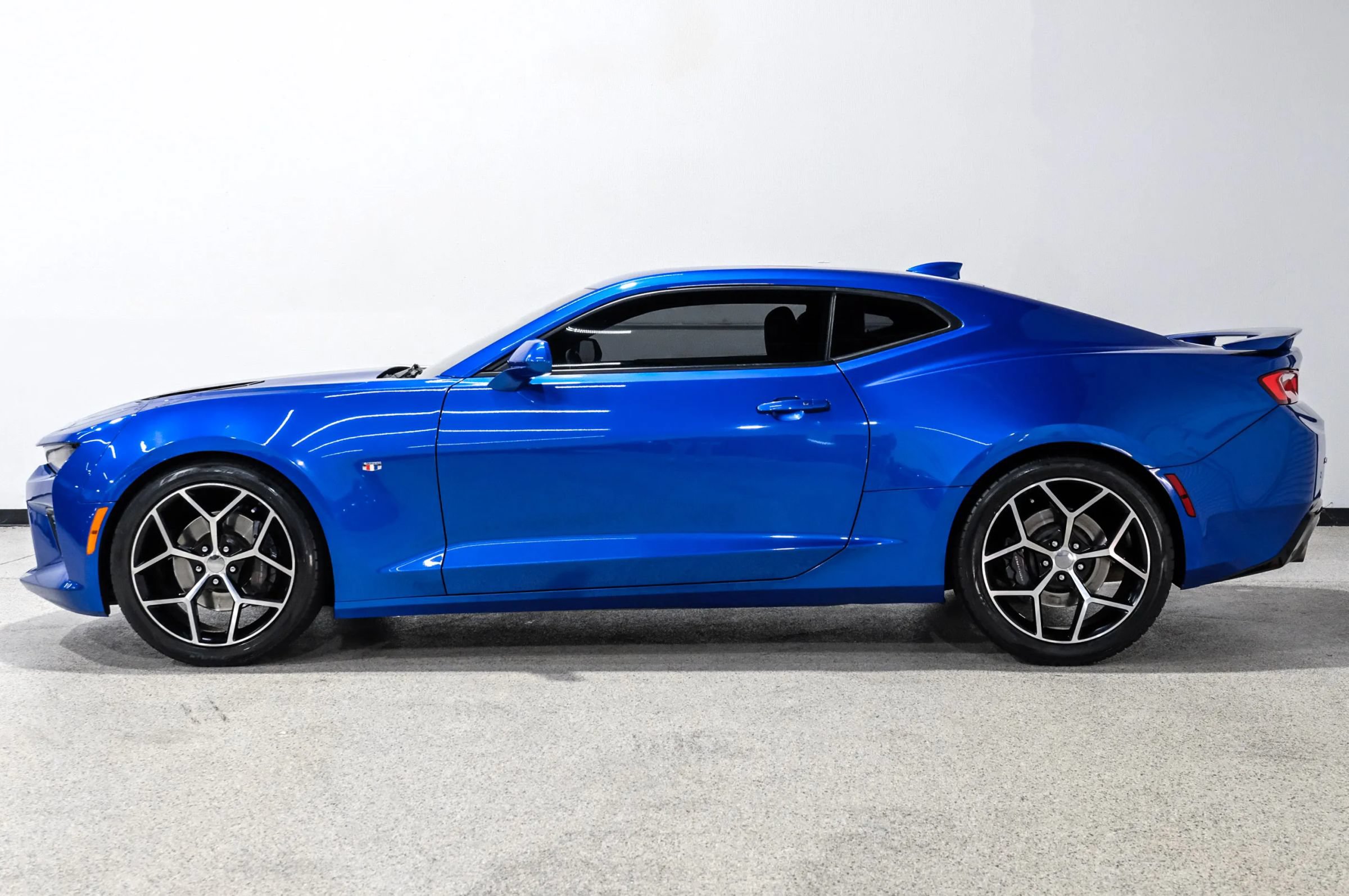 Used 2017 Chevrolet Camaro SS RWD image 9