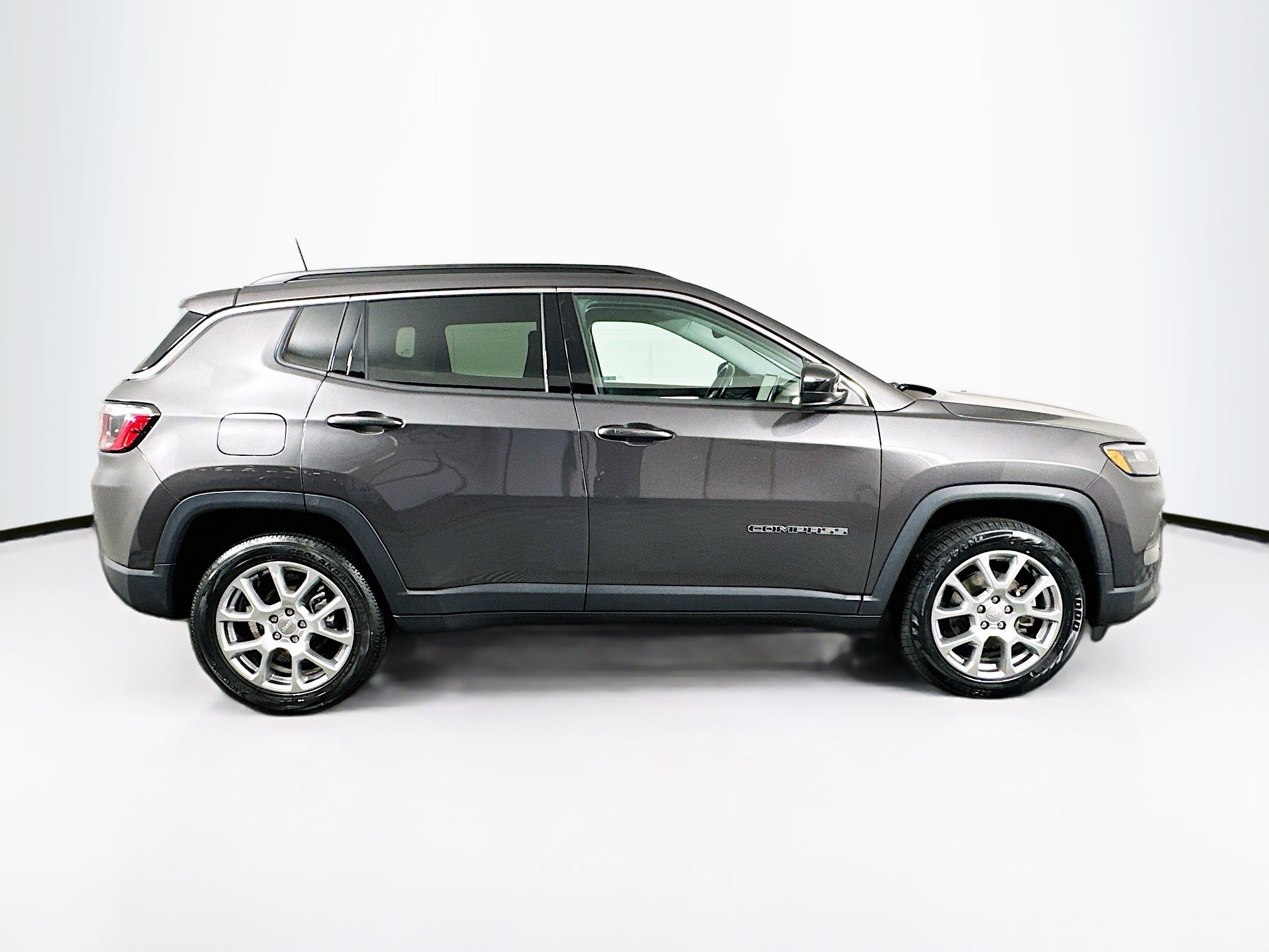 Used 2022 Jeep Compass Latitude AWD/4WD image 10