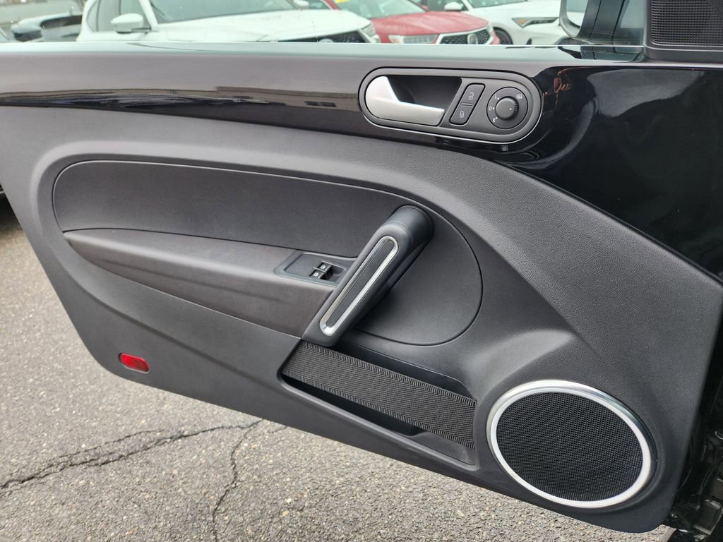 Used 2013 Volkswagen Beetle 2.5 image 22