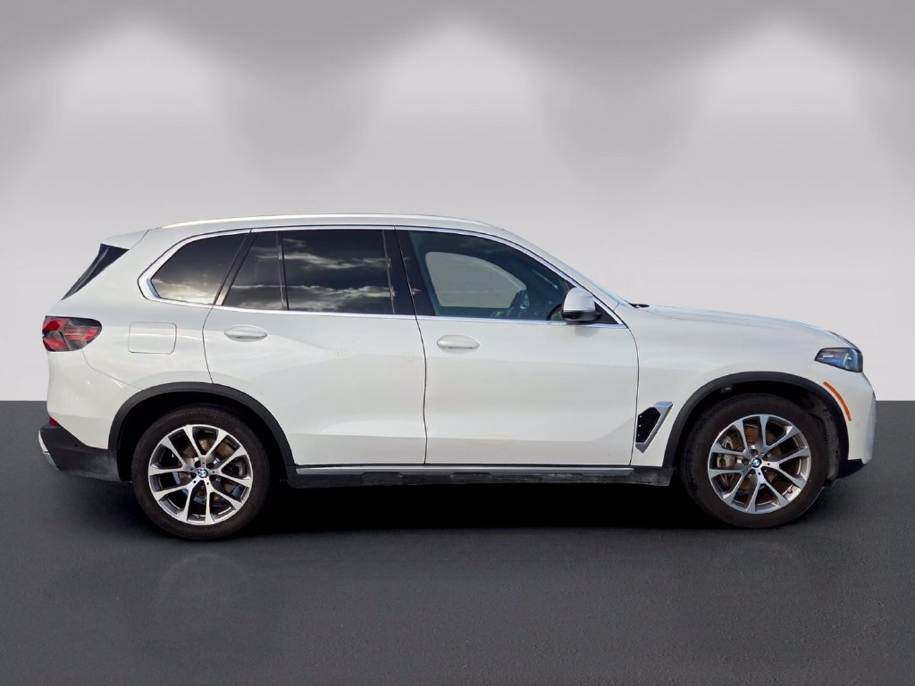 Certified 2024 BMW X5 xDrive40i w/ Premium Package AWD/4WD image 3